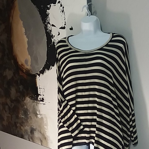 Cotton On: Oversized Top, Size Small - Picture 3 of 8